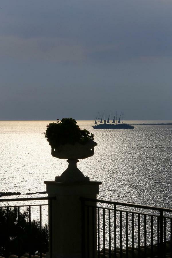 Villa Rhoe *