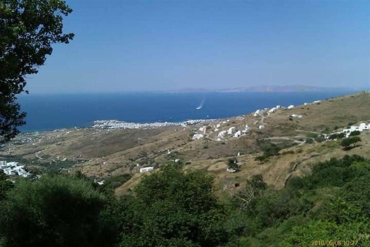 Charming 2br Hilltop Serenity Suite, Lively Greek Village Apartment Triandaros (Tinos)