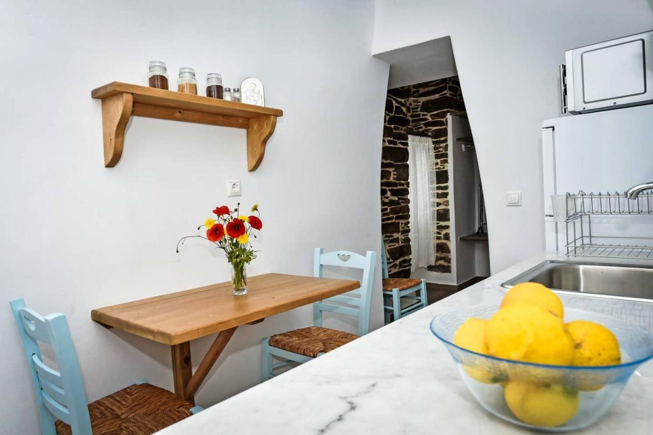 Charming 2br Hilltop Serenity Suite, Lively Greek Village * Triandaros (Tinos)