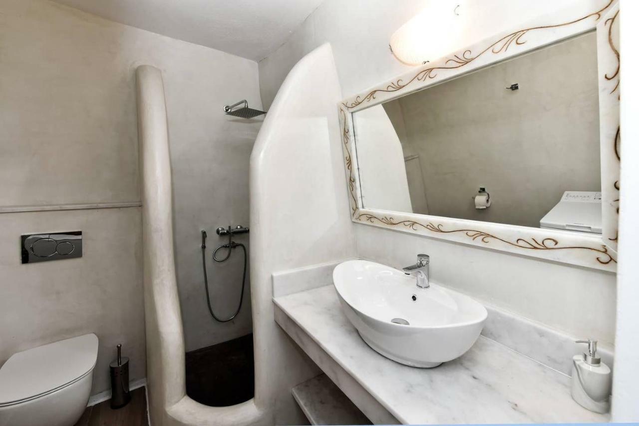 Charming 2br Hilltop Serenity Suite, Lively Greek Village *