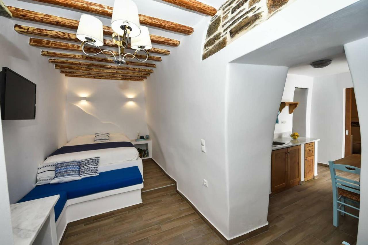 Charming 2br Hilltop Serenity Suite, Lively Greek Village * Triandaros (Tinos)