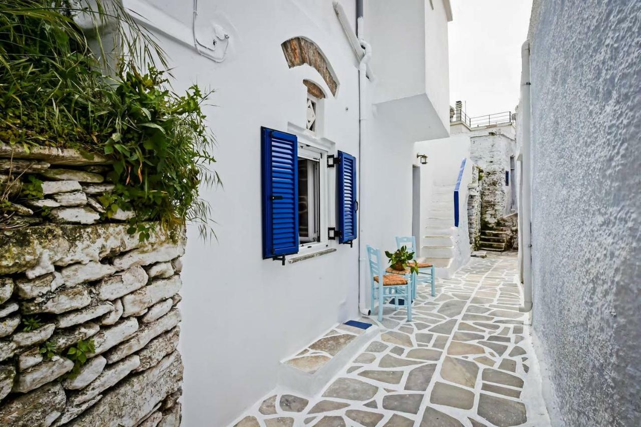 Charming 2br Hilltop Serenity Suite, Lively Greek Village Apartment Triandaros (Tinos)