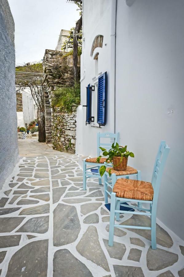 Charming 2br Hilltop Serenity Suite, Lively Greek Village Triandaros (Tinos)