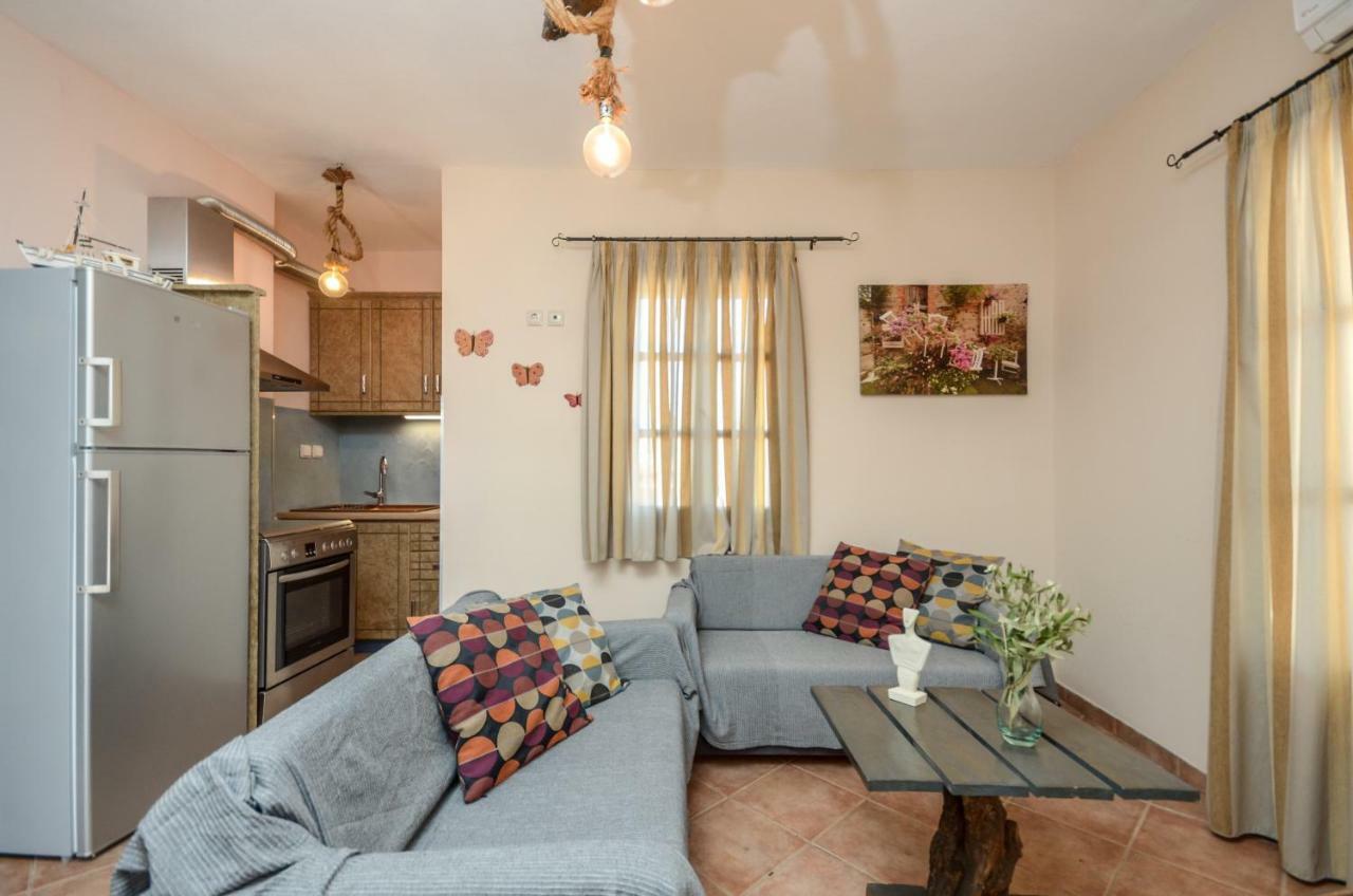 Theonis Apartment
