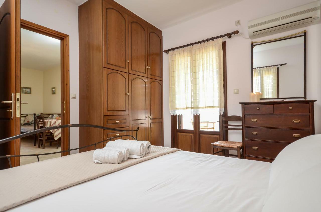 Theonis Apartment