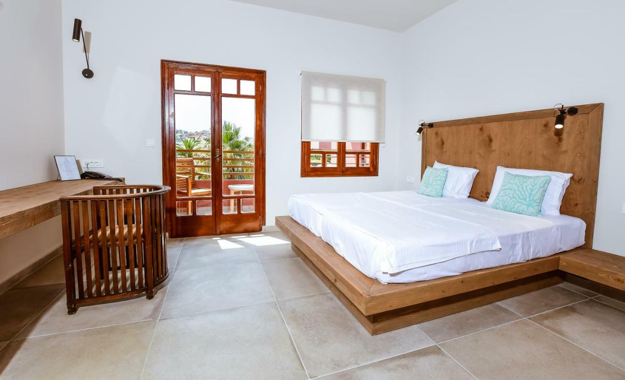 Anais Aparthotel 2*