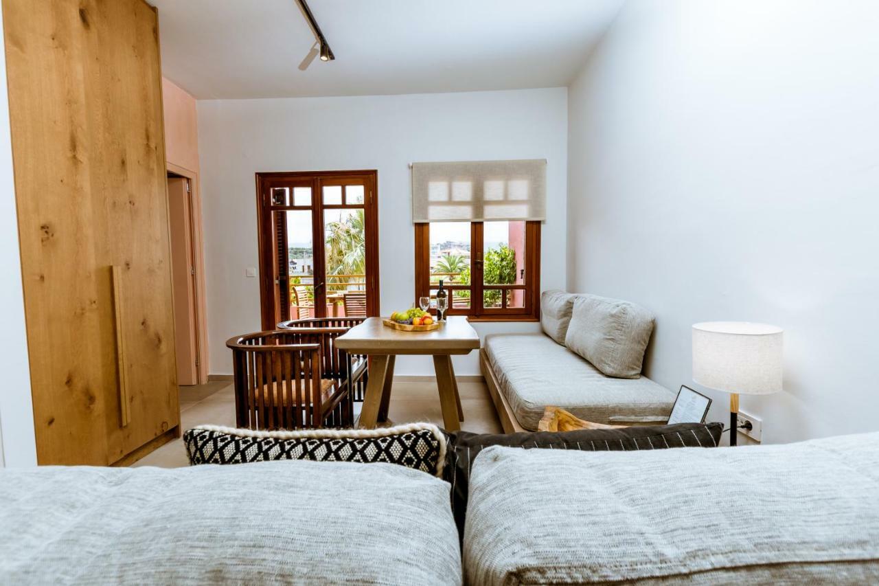 Anais Aparthotel 2*