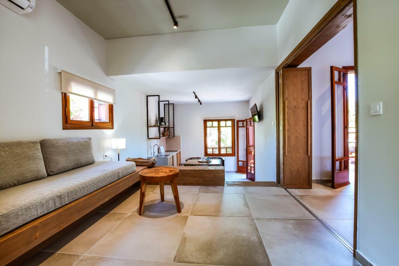 Aparthotel Anais Kato Daratso