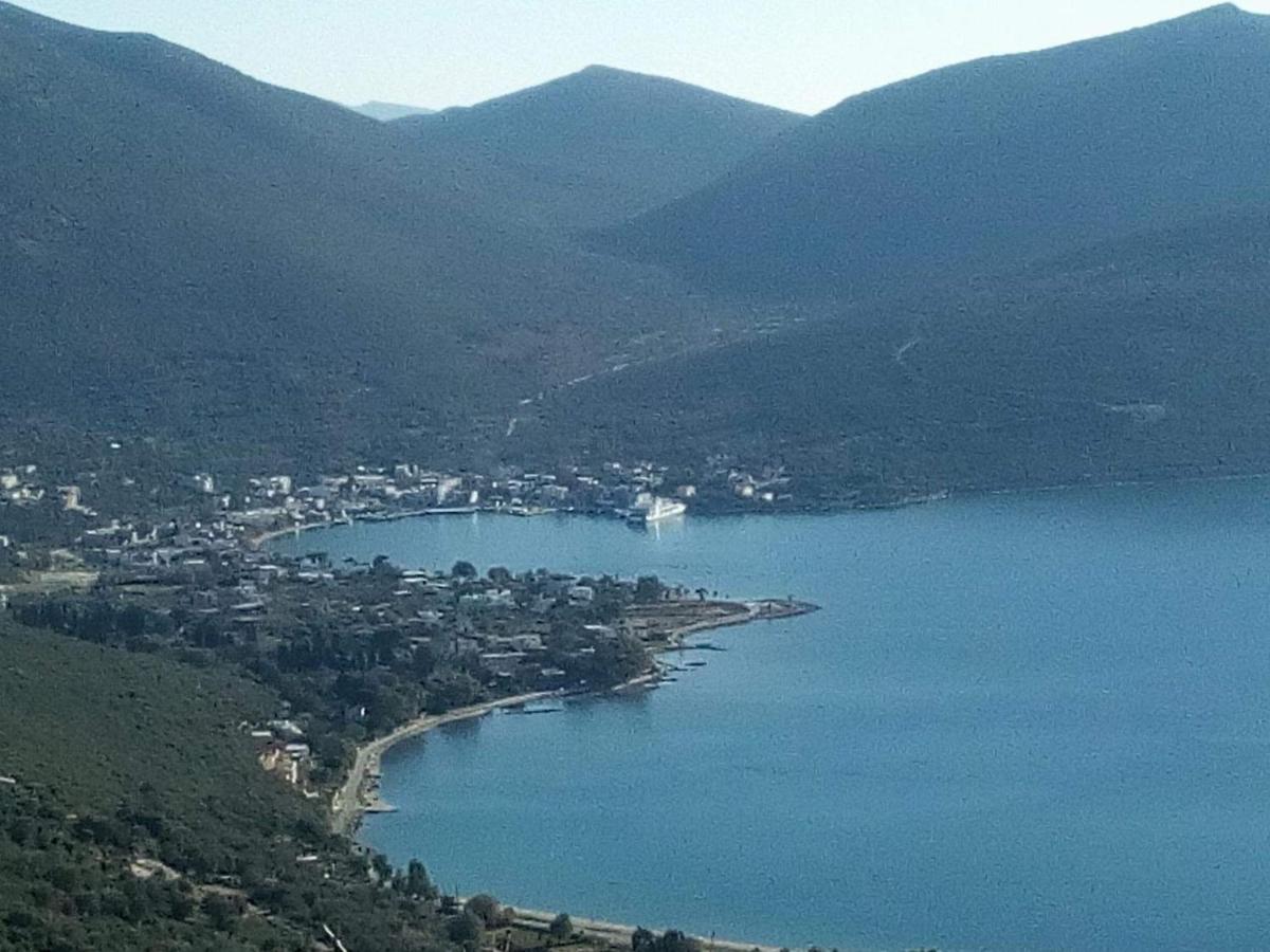 Meli-ios Country house