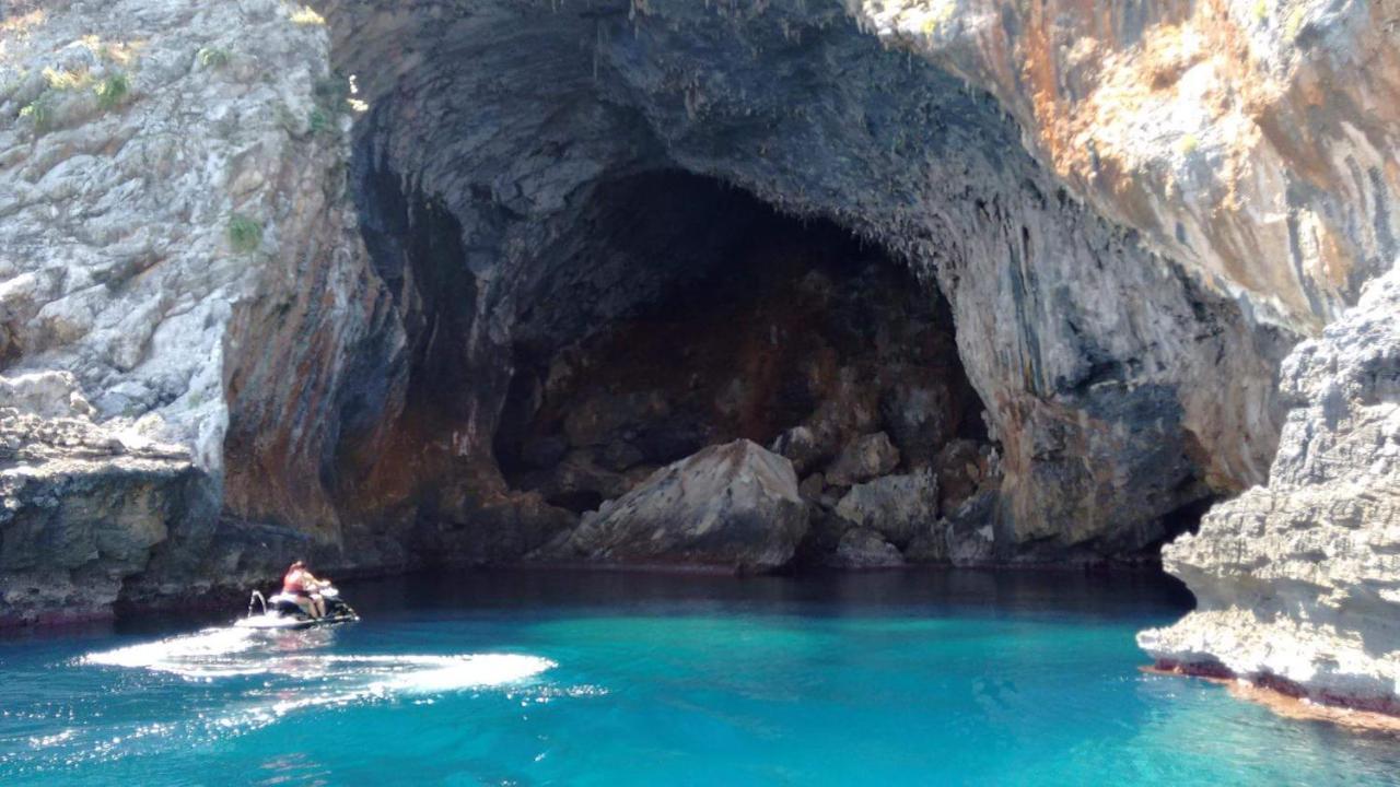 Kapetaniou Limnionas (Central Greece)