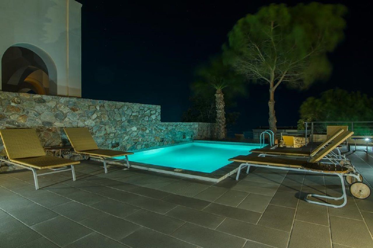 Antinea & 4* Kamari (Santorini)