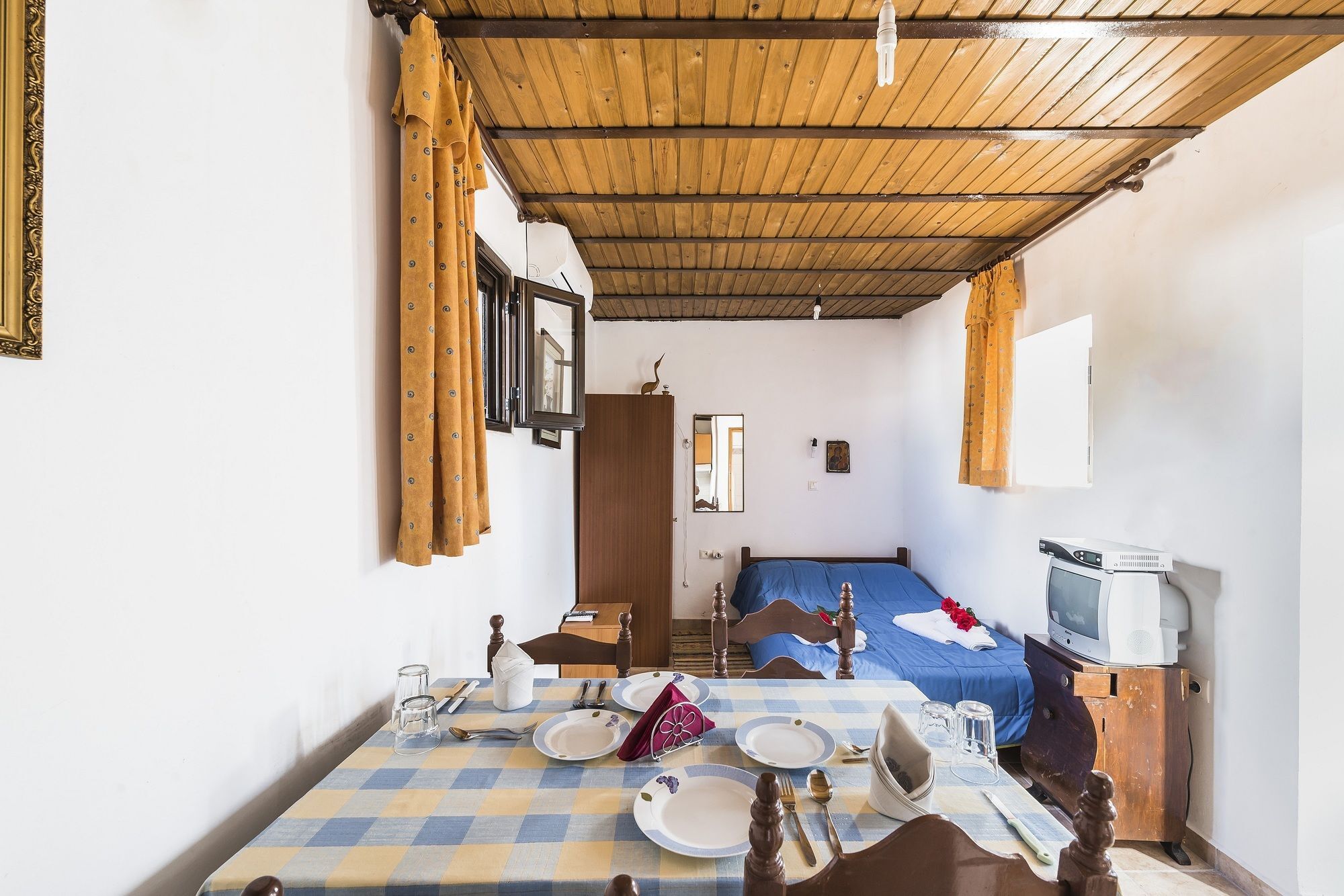 Theo's Traditional House