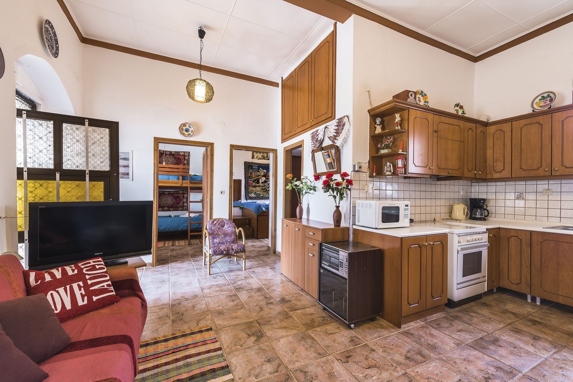 Theo's Traditional House Apartment *