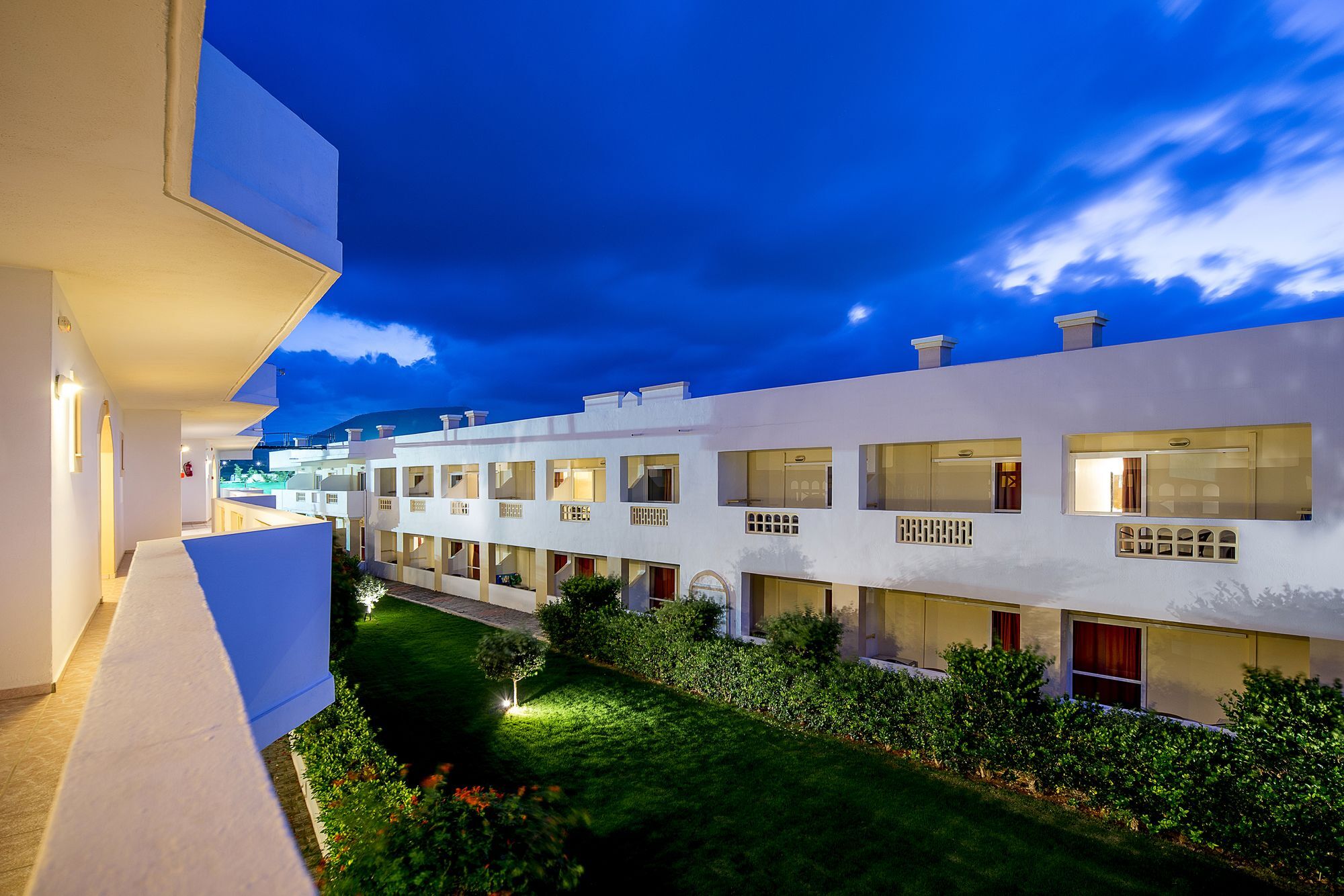 Senseana Sea Side & Aquadventure Hotel 5*