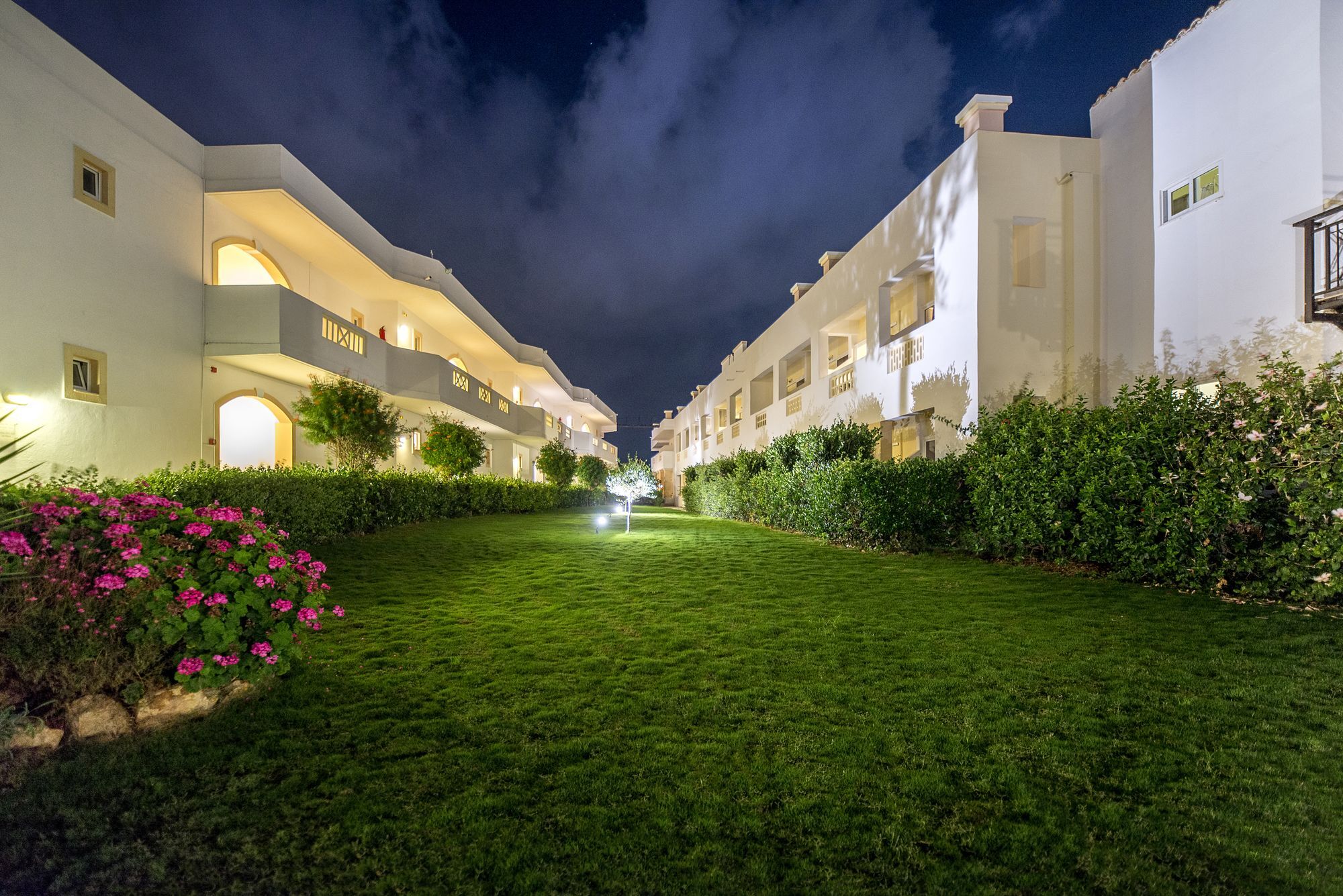 Senseana Sea Side & Aquadventure Hotel