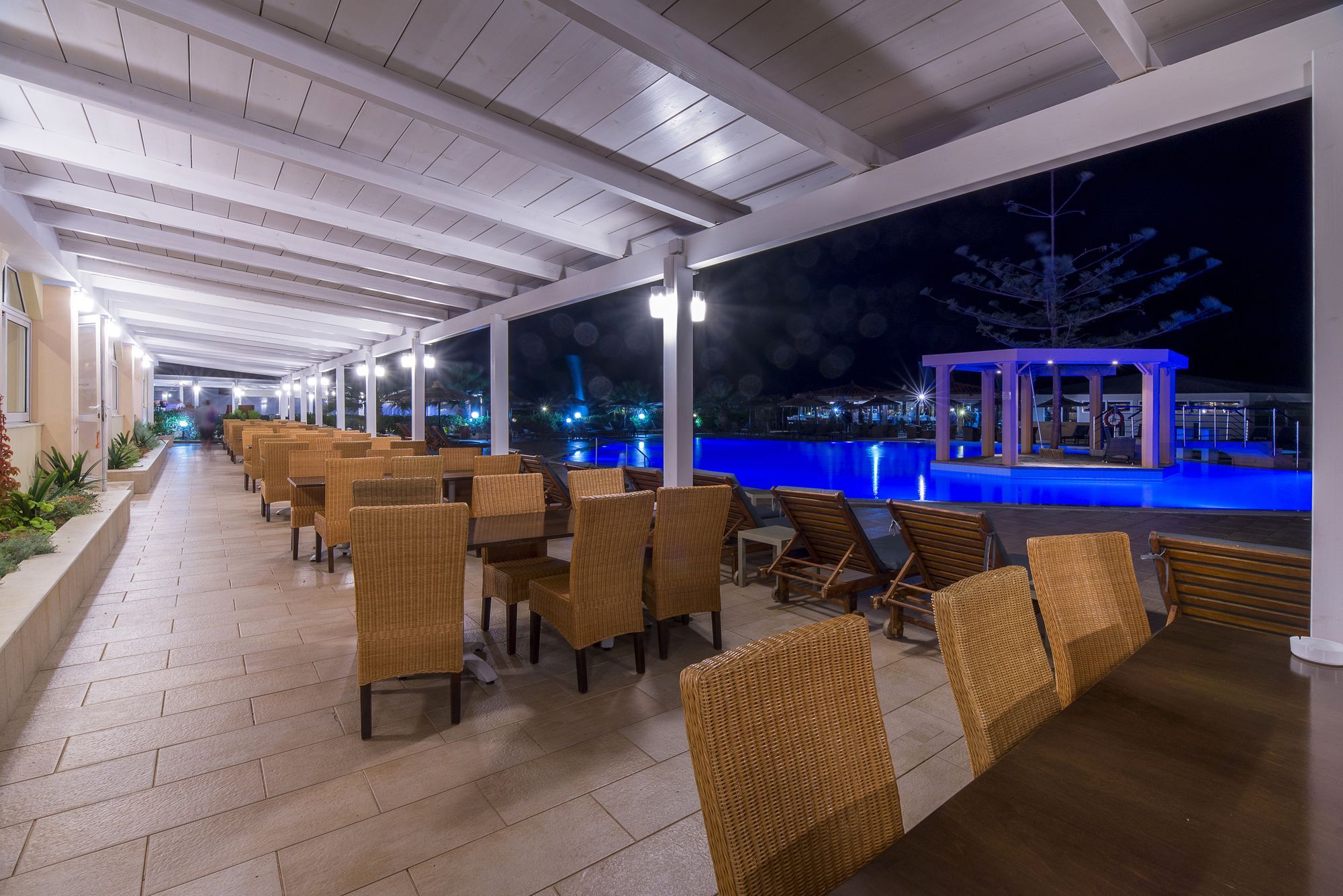 Senseana Sea Side & Aquadventure Hotel