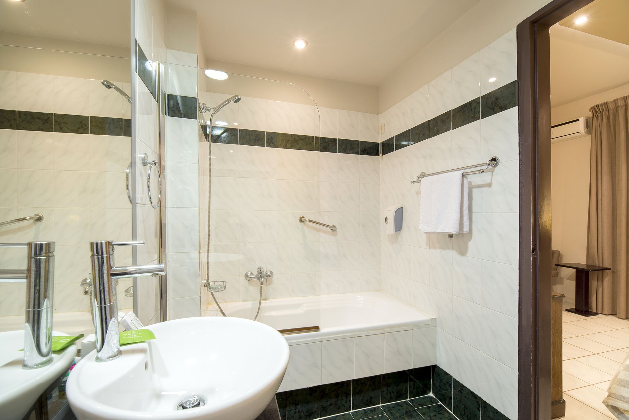 Senseana Sea Side & Aquadventure Hotel 5*