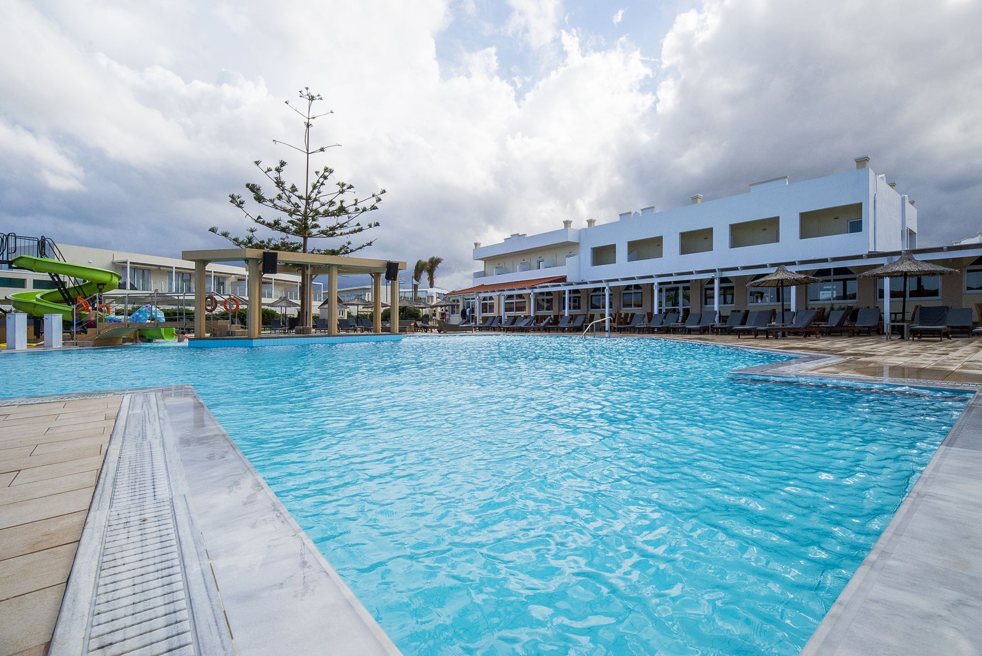 Hotel Senseana Sea Side & Aquadventure 5*