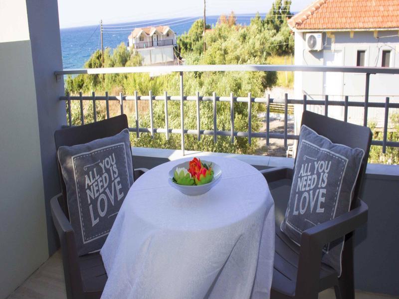 Blue Lagoon Apartment Amoudi