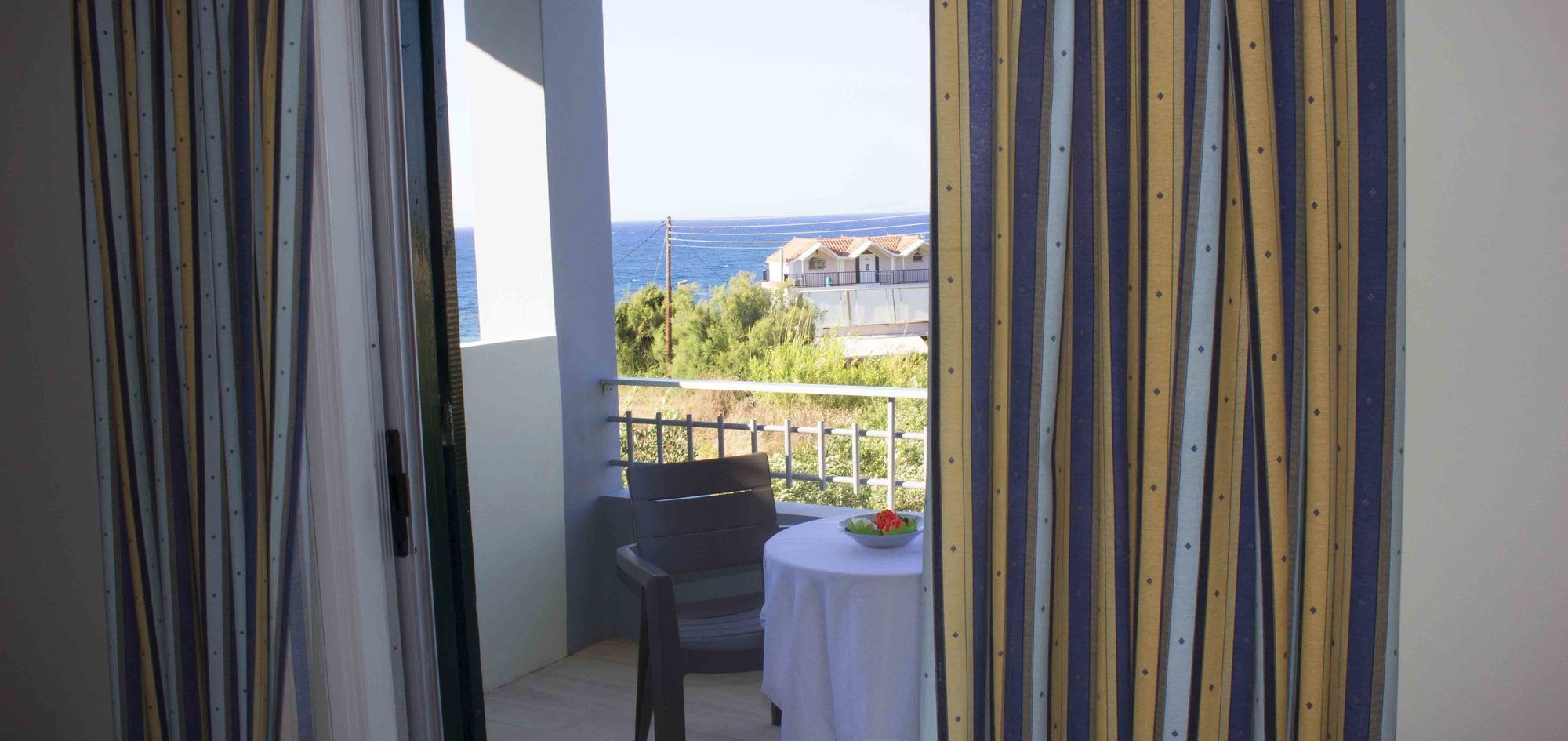 Blue Lagoon Apartment Amoudi