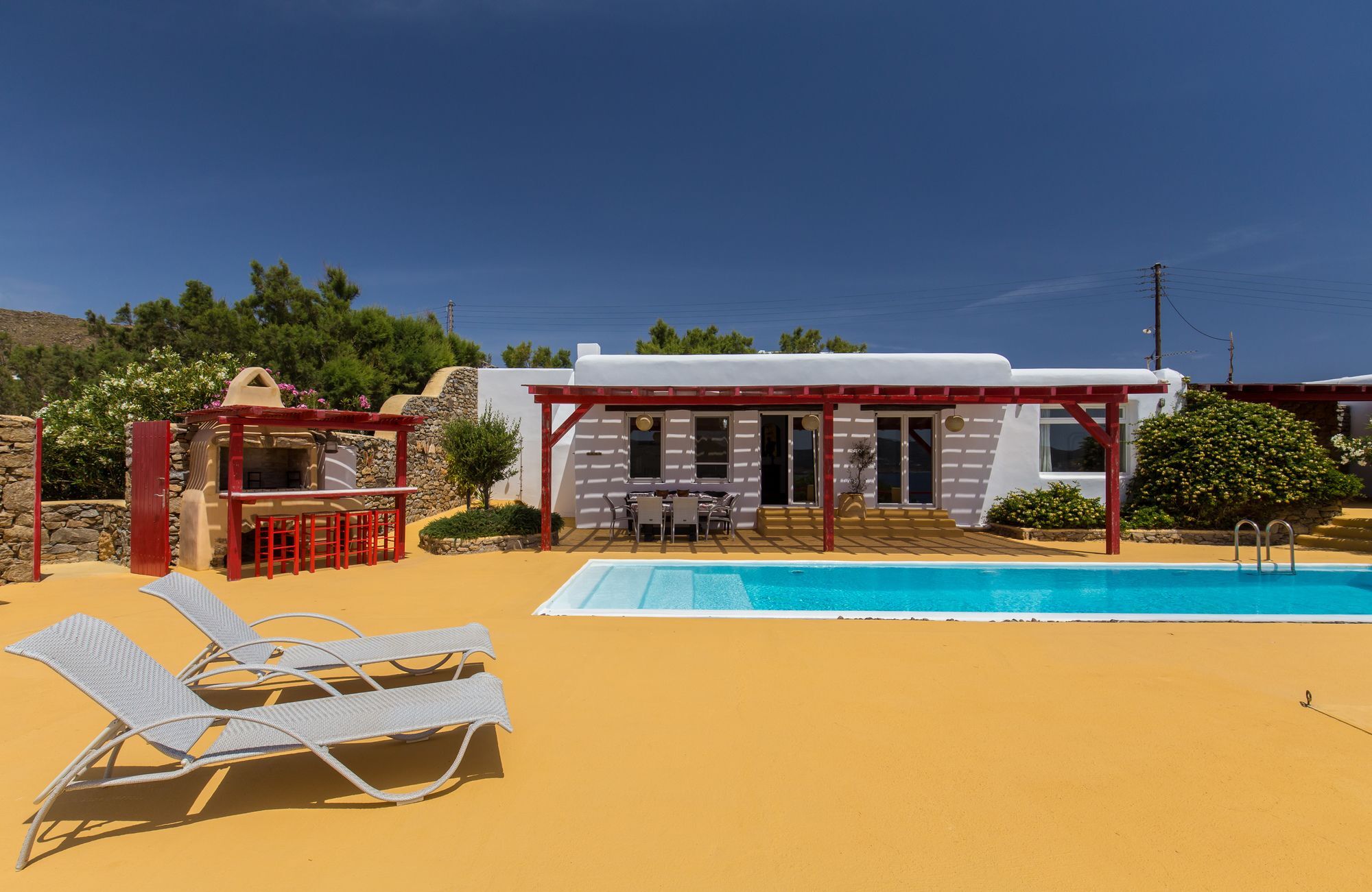 Royal Seaside Villa *