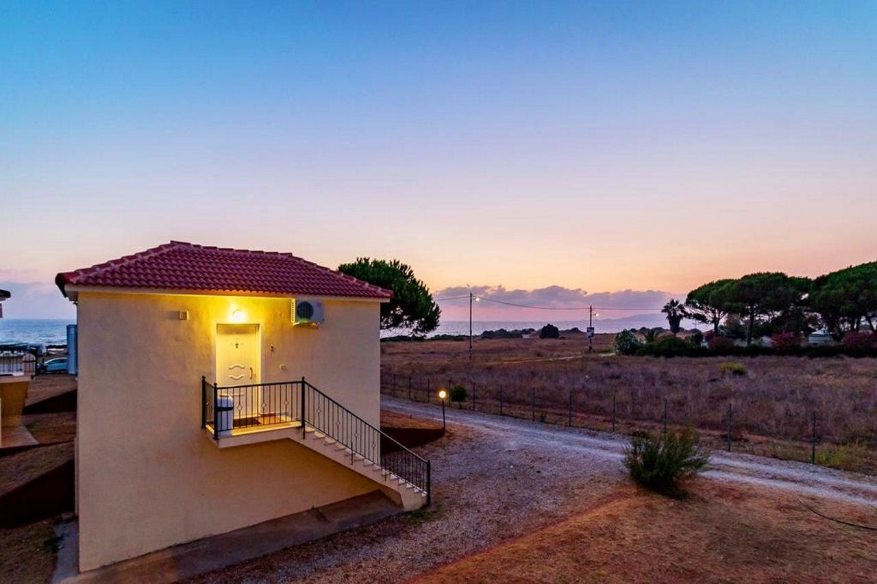 Romanos Aparthotel 3*