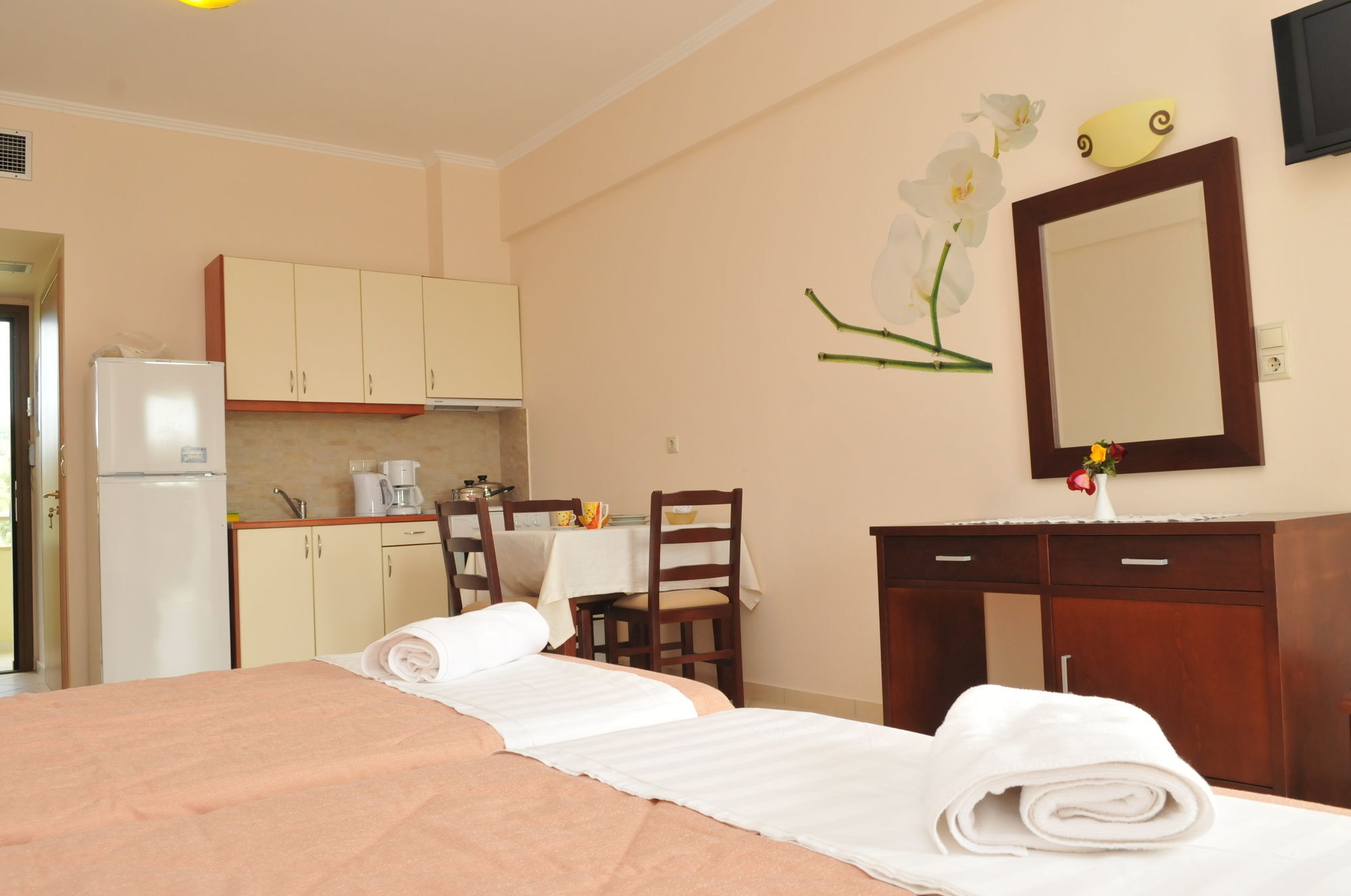 Finiki Plaza 3*