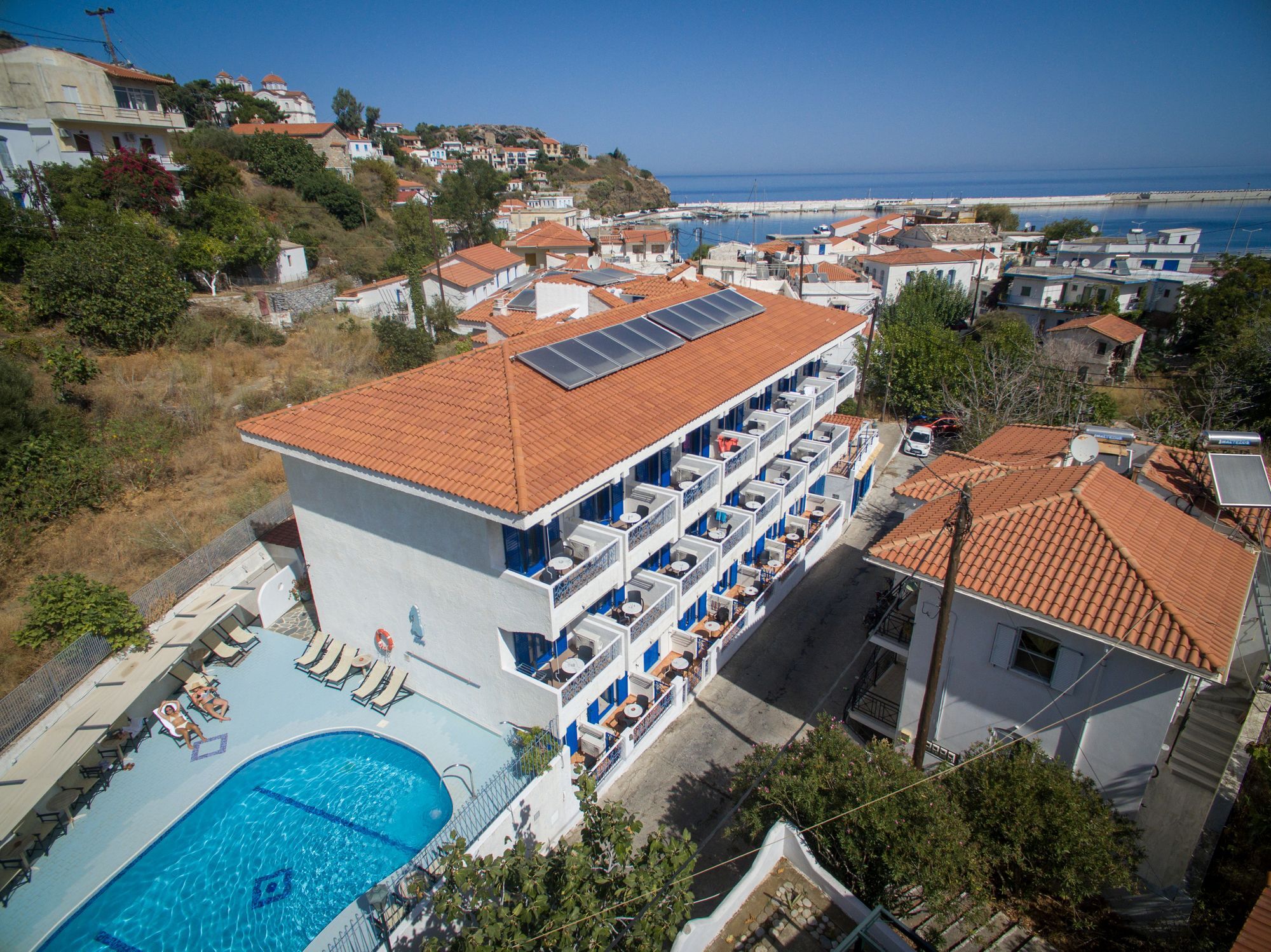 Atheras Hotel 3*