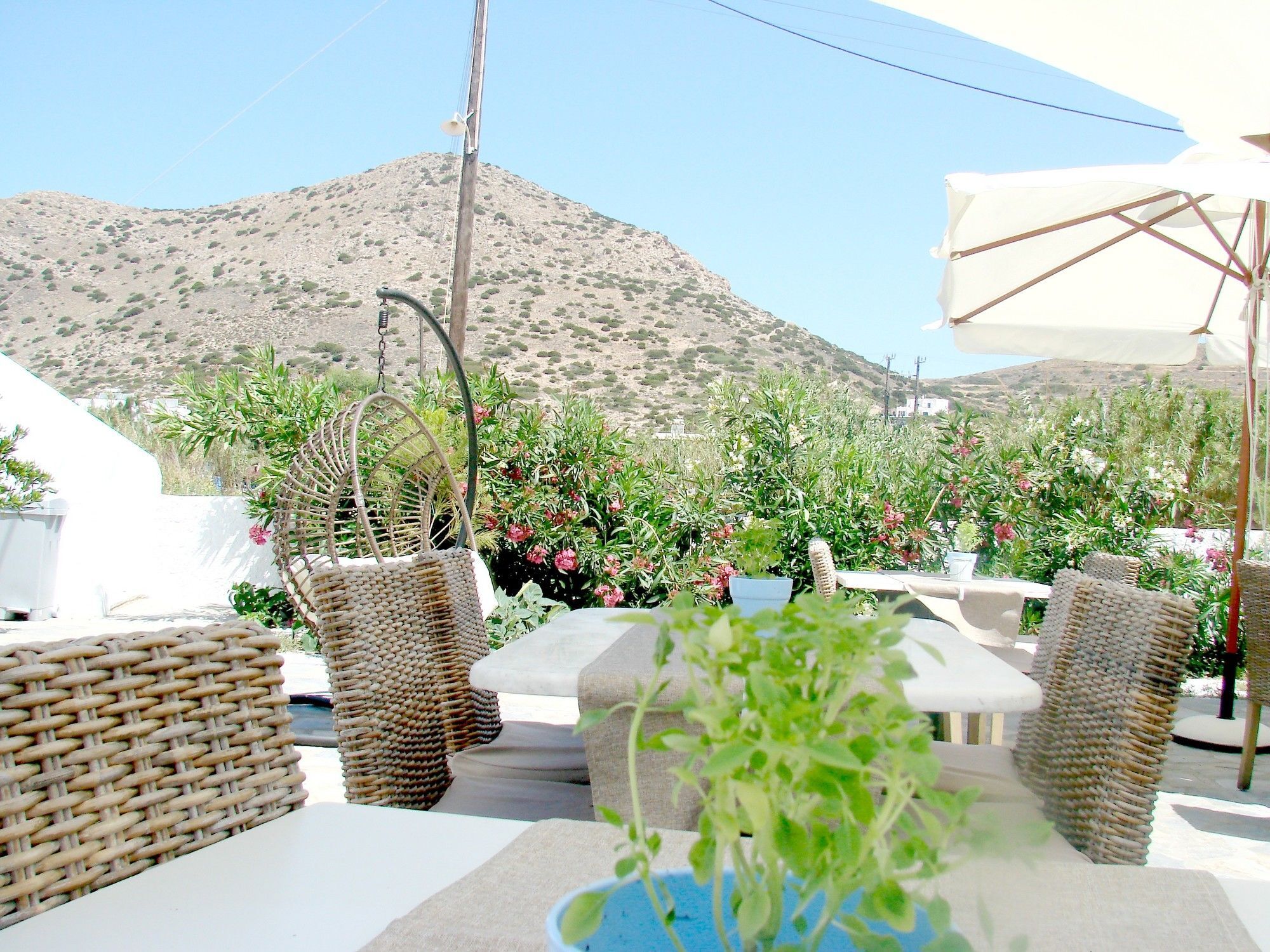 εvi Evan Hotel 2*