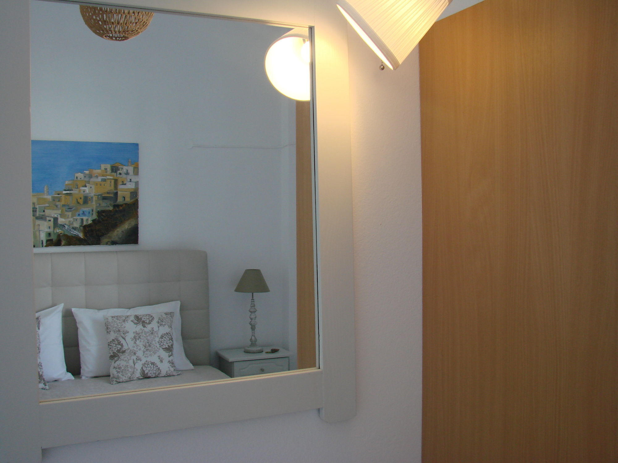 εvi Evan Hotel 2*
