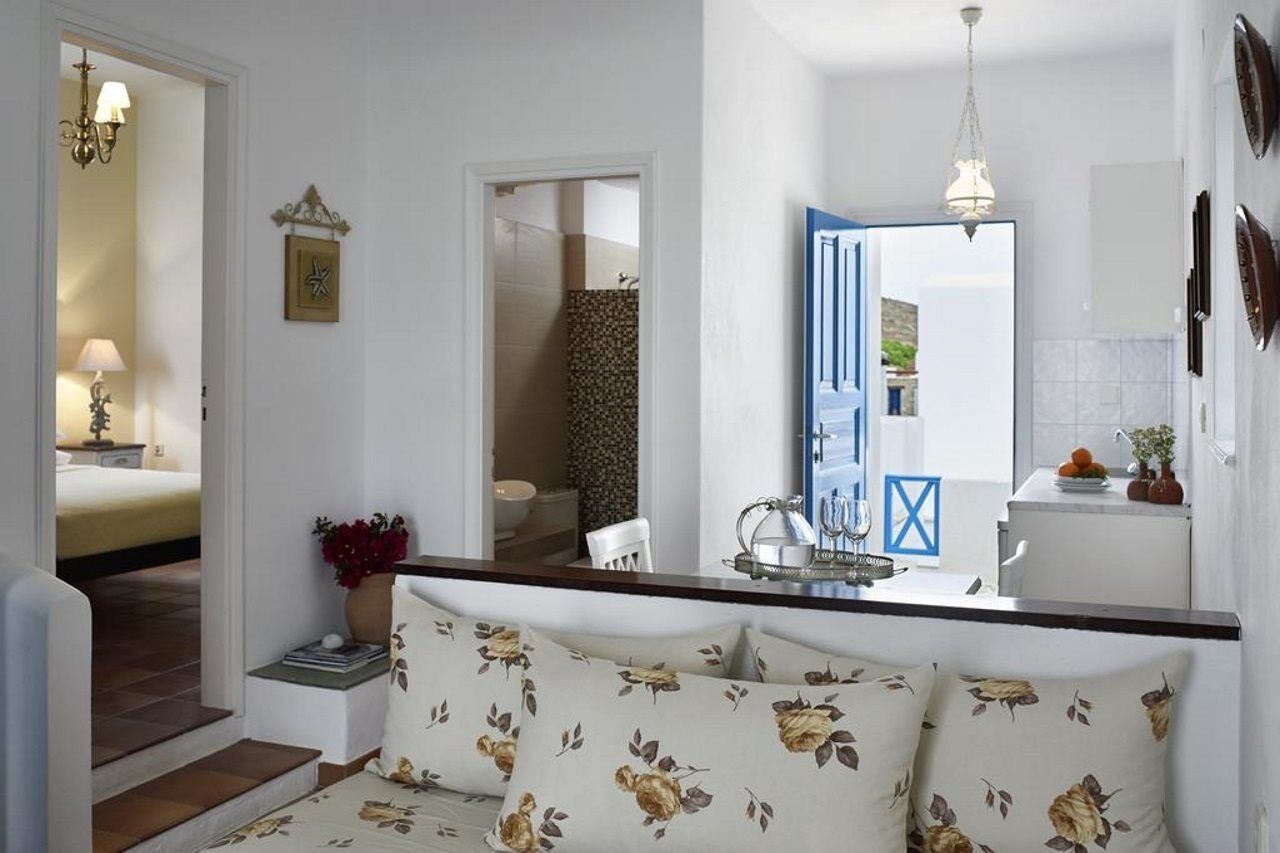 Folegandros Apartments Hotel 2*