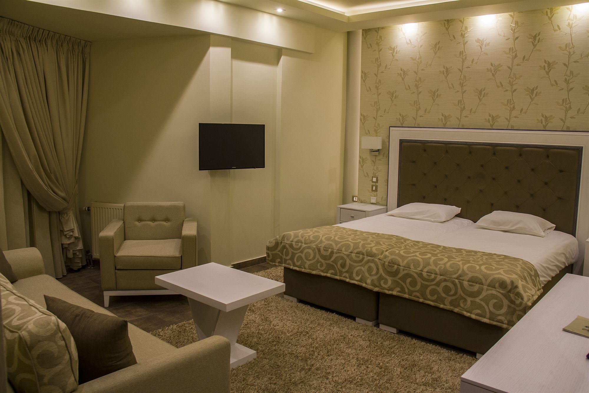 Heliotrope Hotel Mytilene