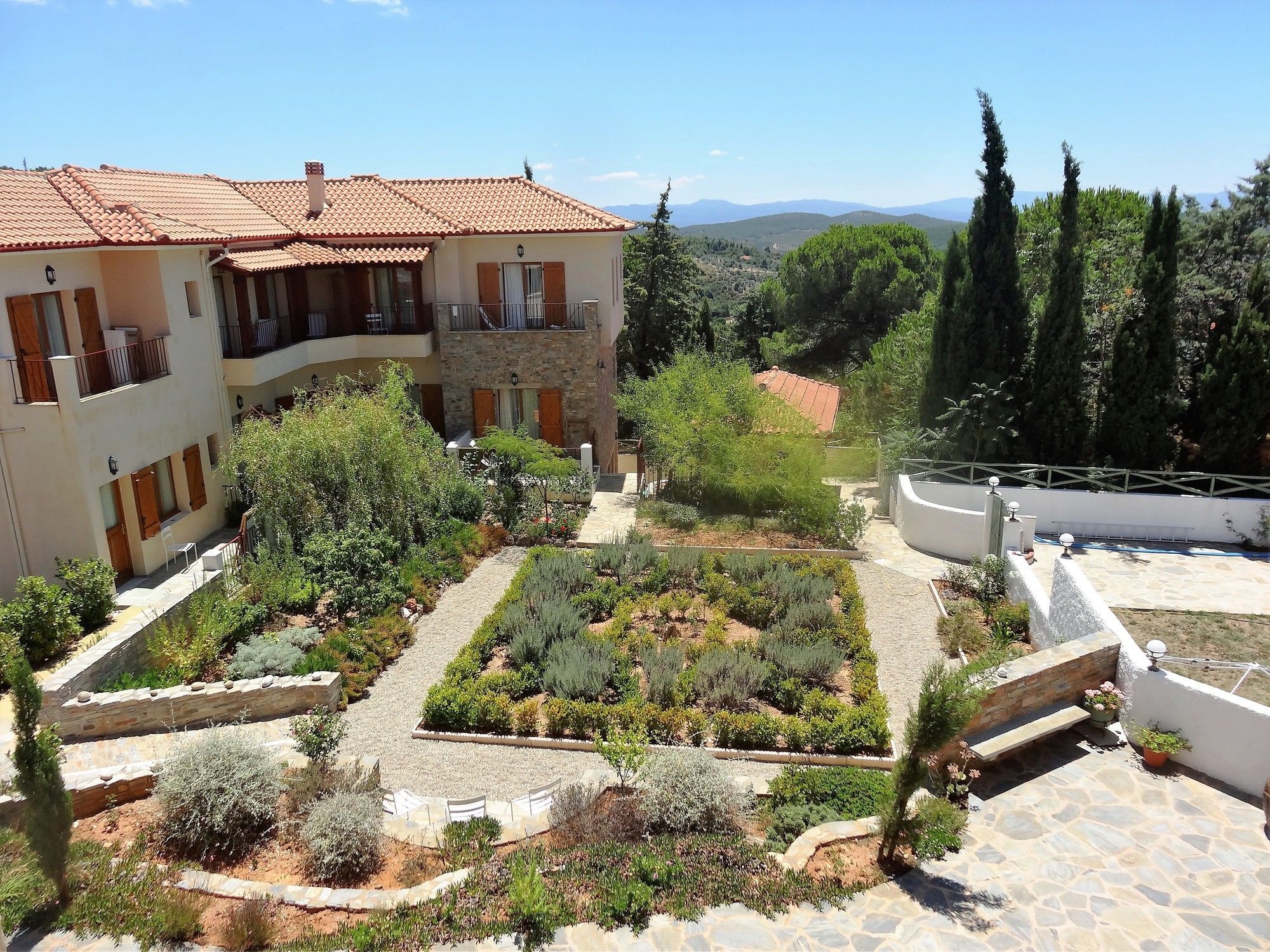 Lagou Raxi Country Lafkos