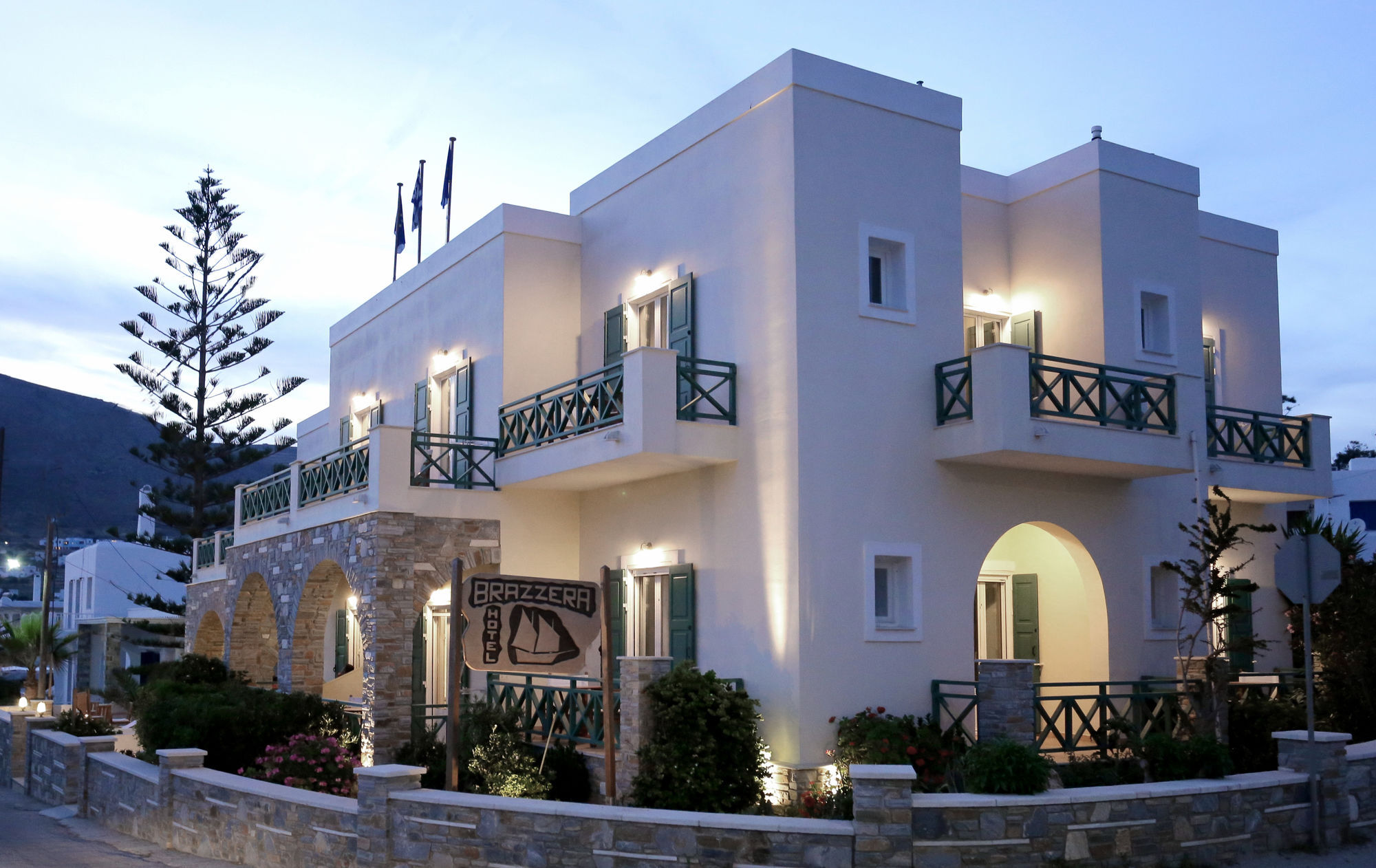 Brazzera 3* Finikas (Syros)