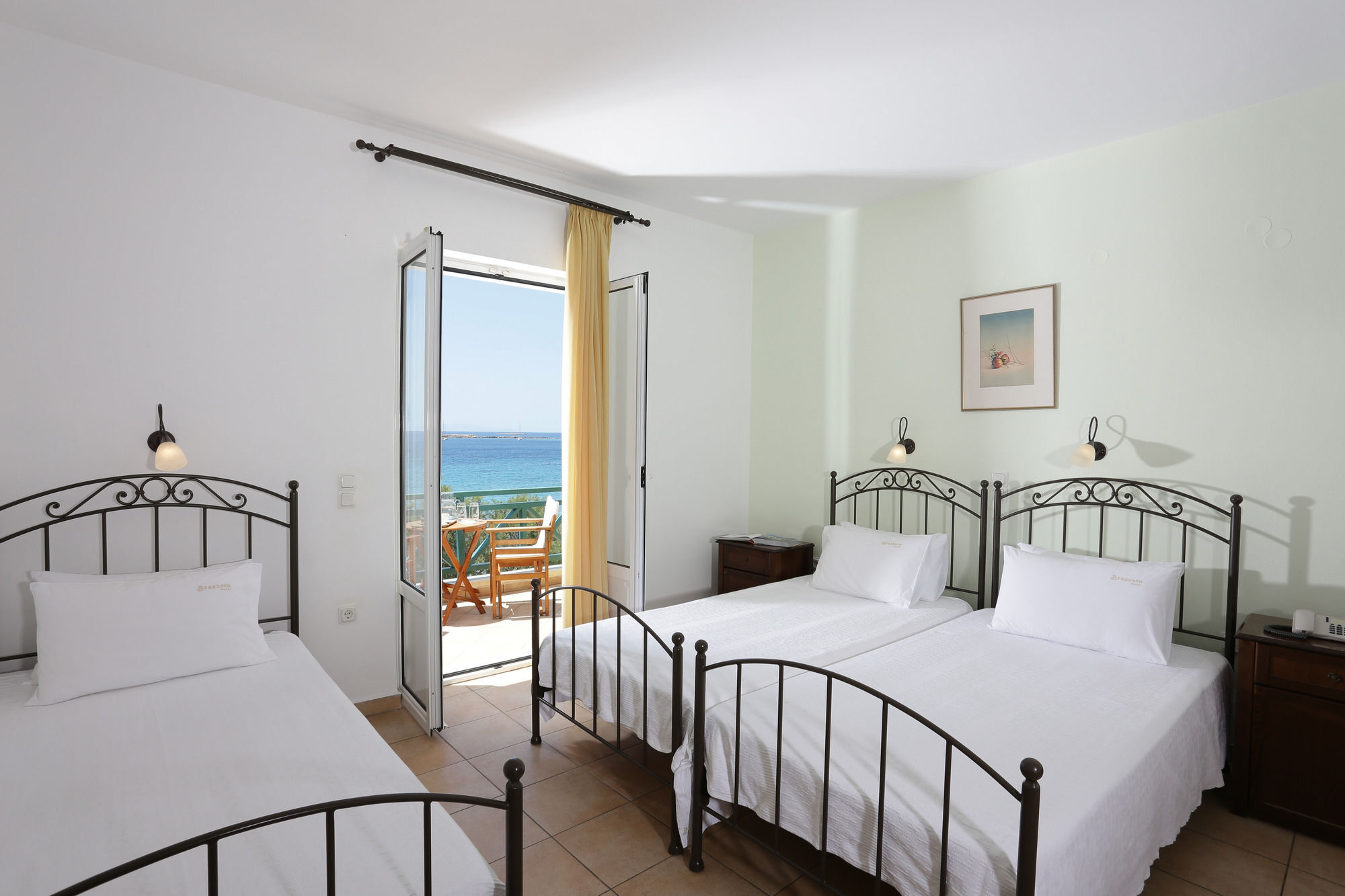 Brazzera Finikas (Syros)