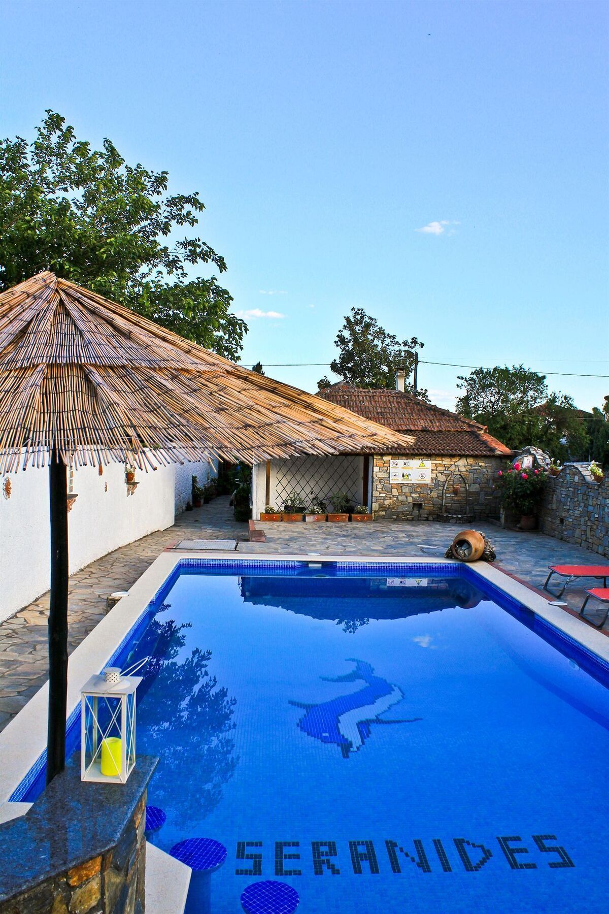 Seranides Boutique Kato Gatzea