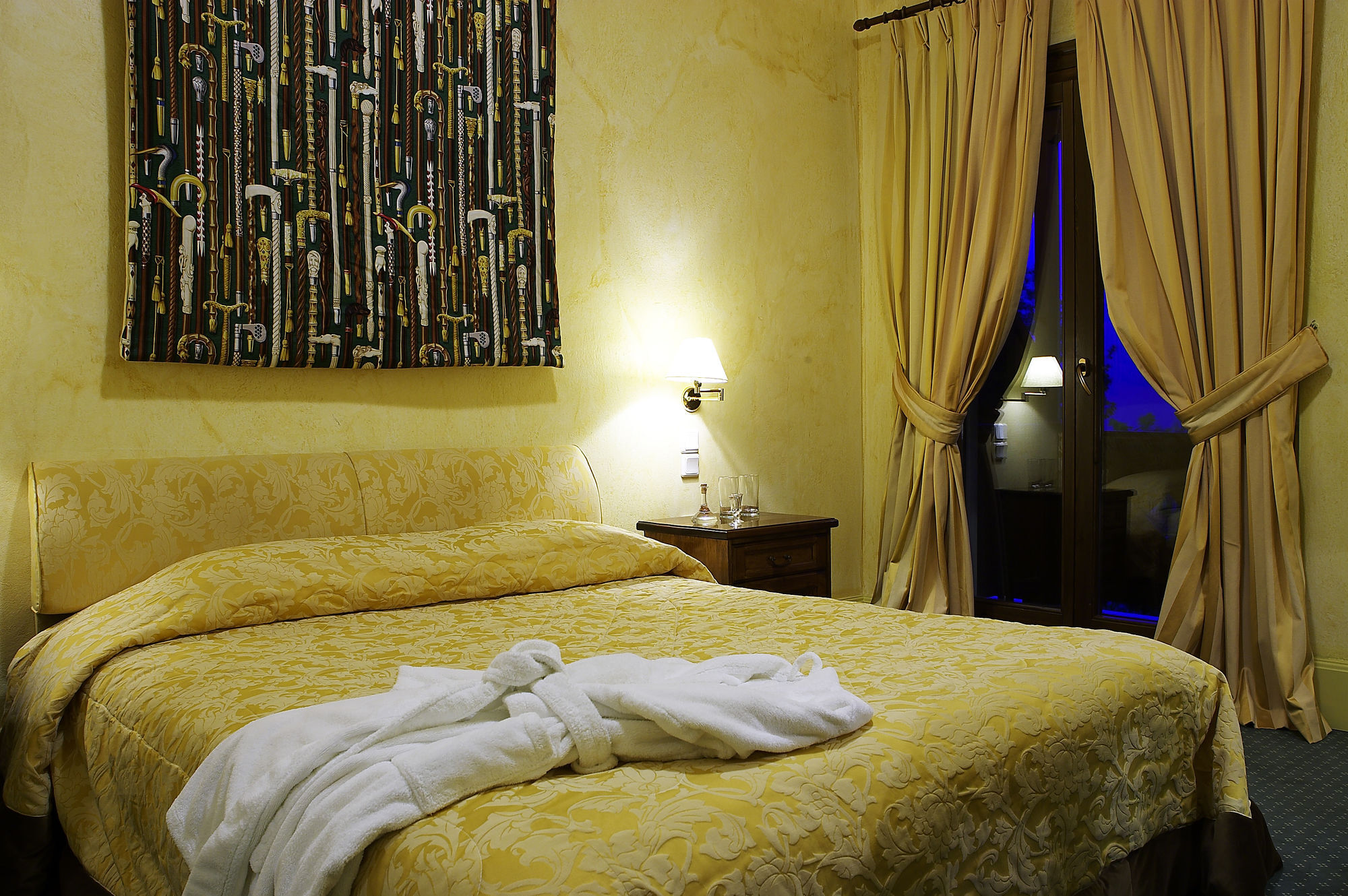 Hotel Country Club & Mikro Chorio (Central Greece)
