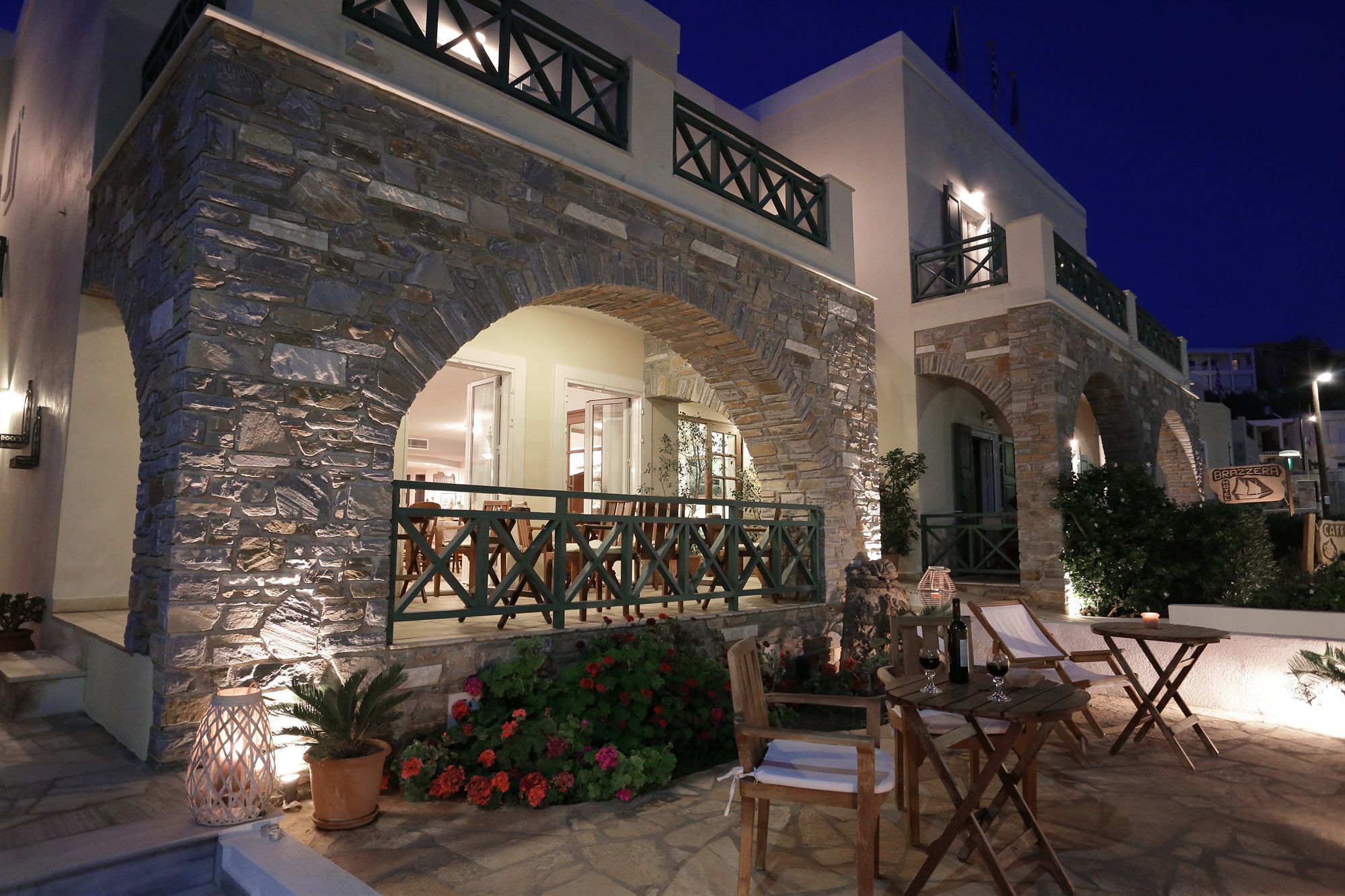 Brazzera Finikas (Syros)