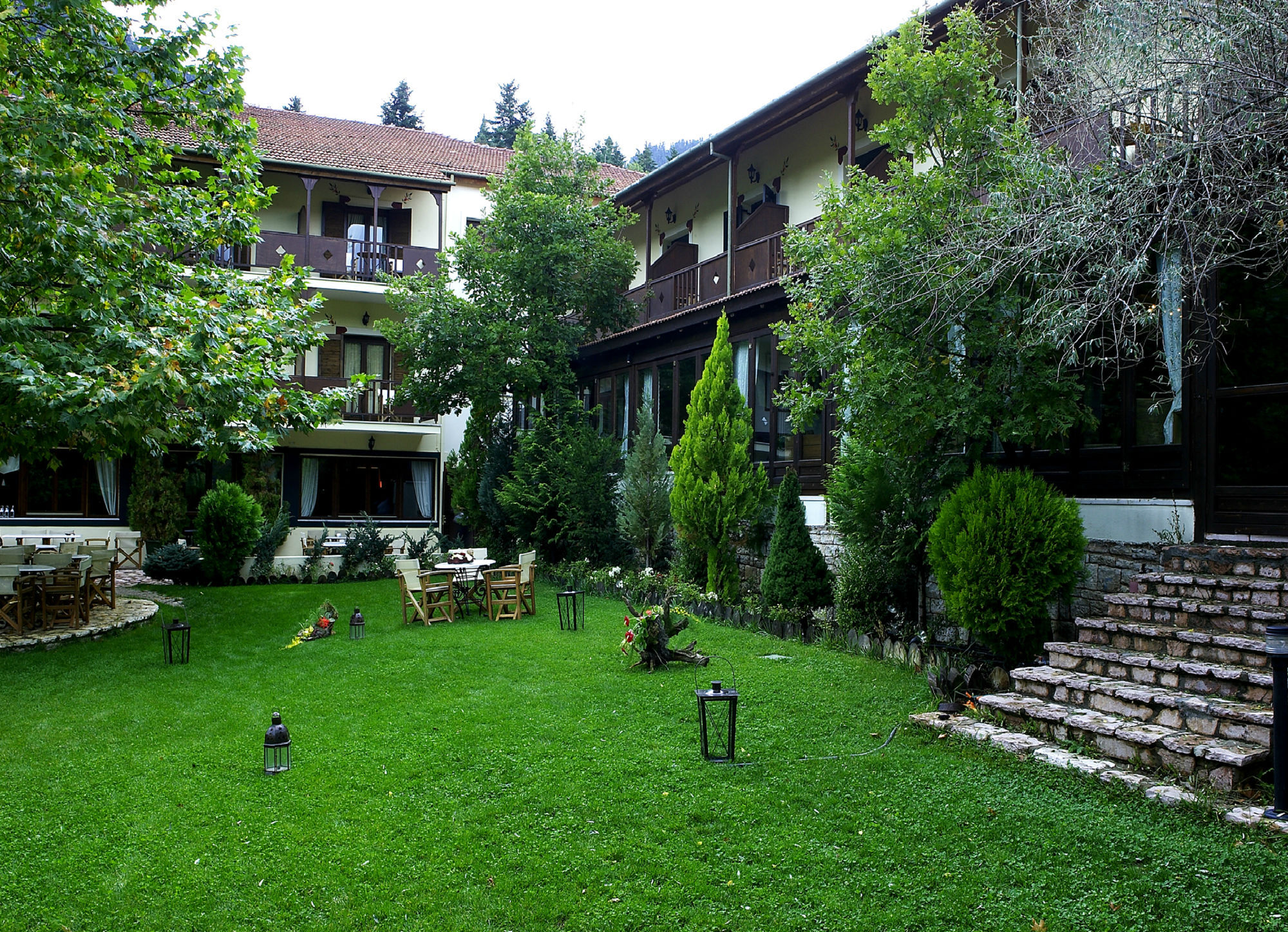 Hotel Country Club & Mikro Chorio (Central Greece)