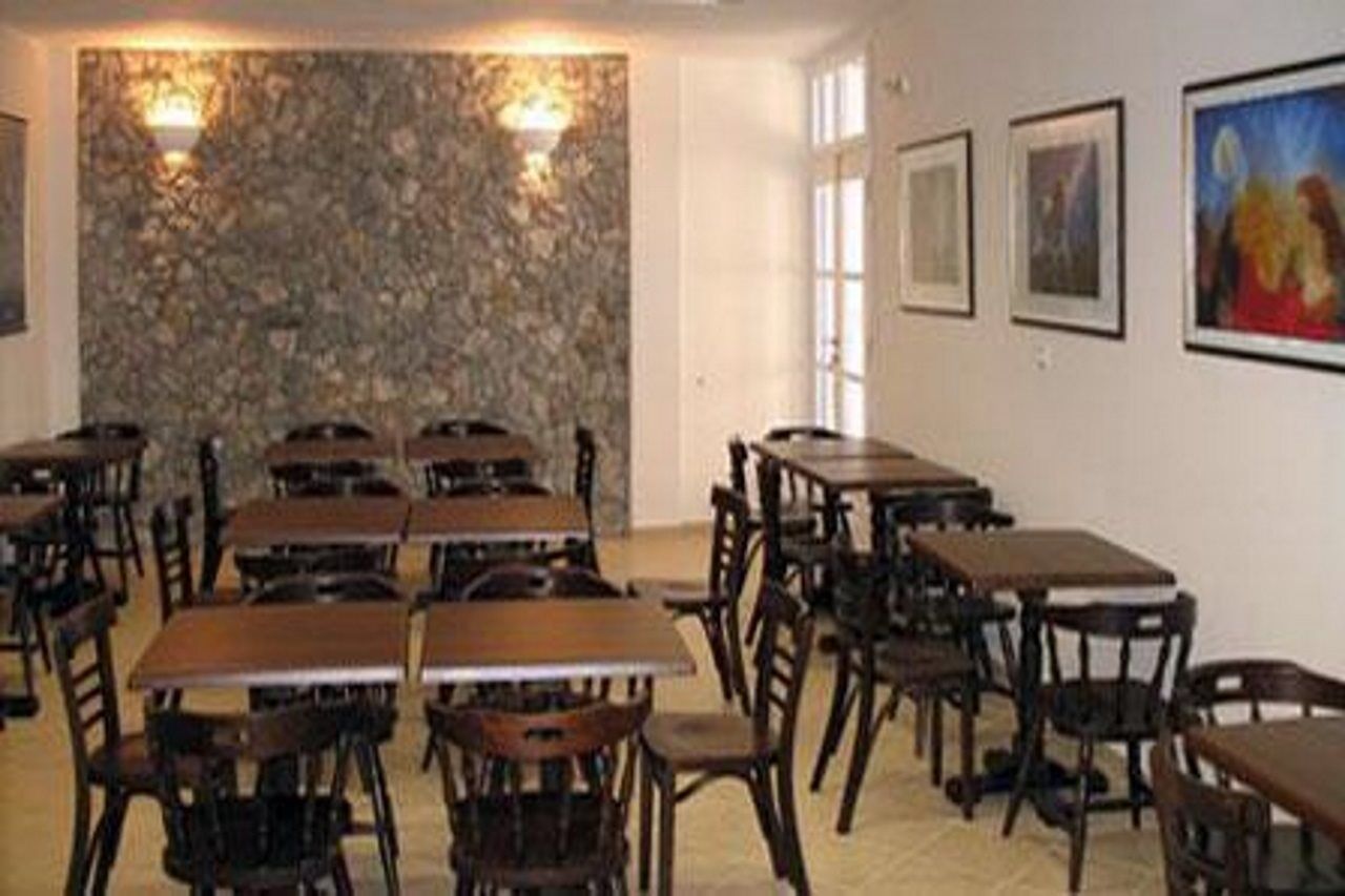 Naias 2* Livadi (Serifos)
