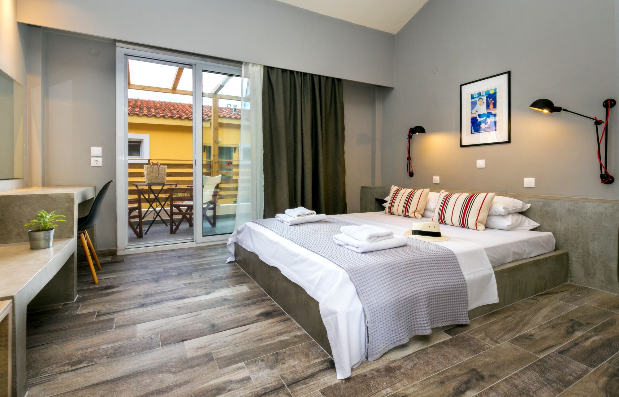 Zoe Hotel, Trypiti & Hive Water Park Hotel