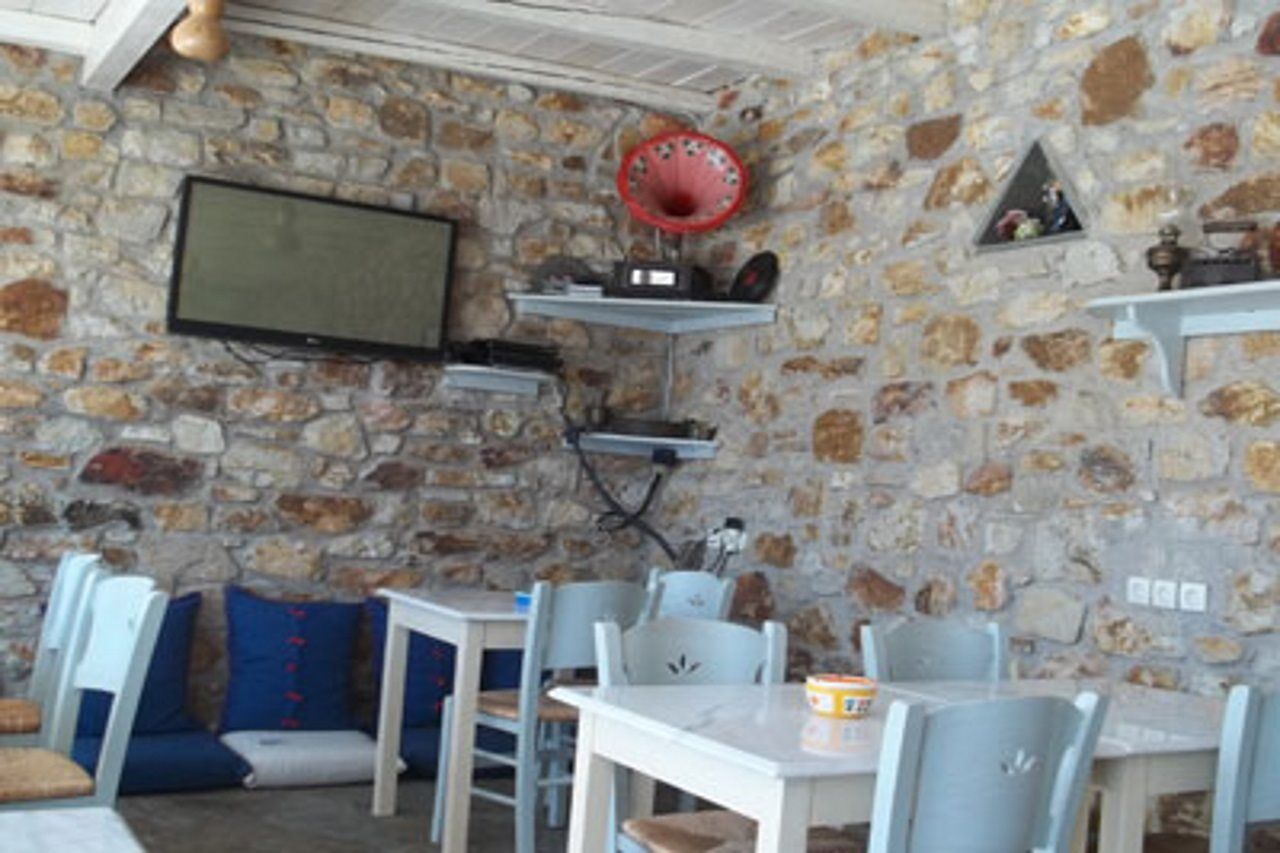 Niovi 2* Livadi (Serifos)