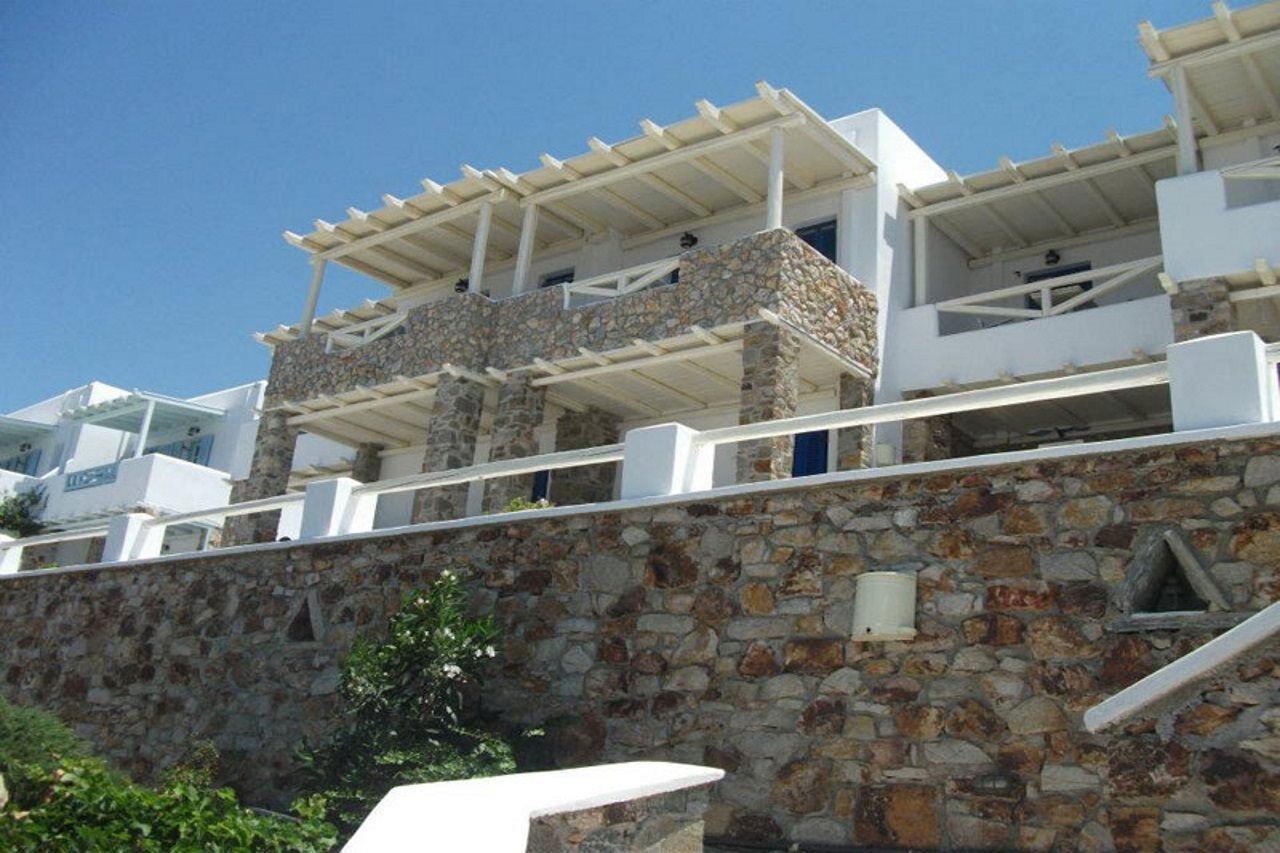 Niovi Hotel 2*