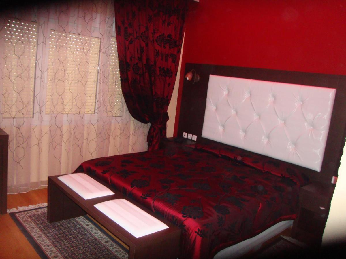 Hotel Emporiko 2*