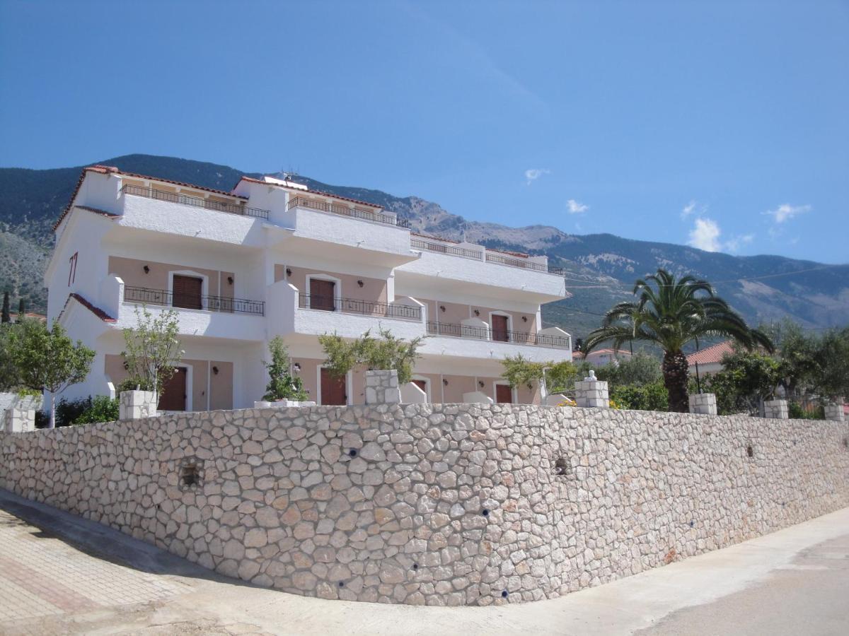 Ocean Front 77 Aparthotel