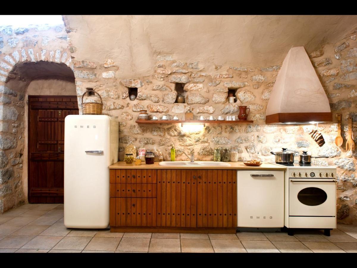 Arapakis Historic Castle 4* Pyrgos Dirou