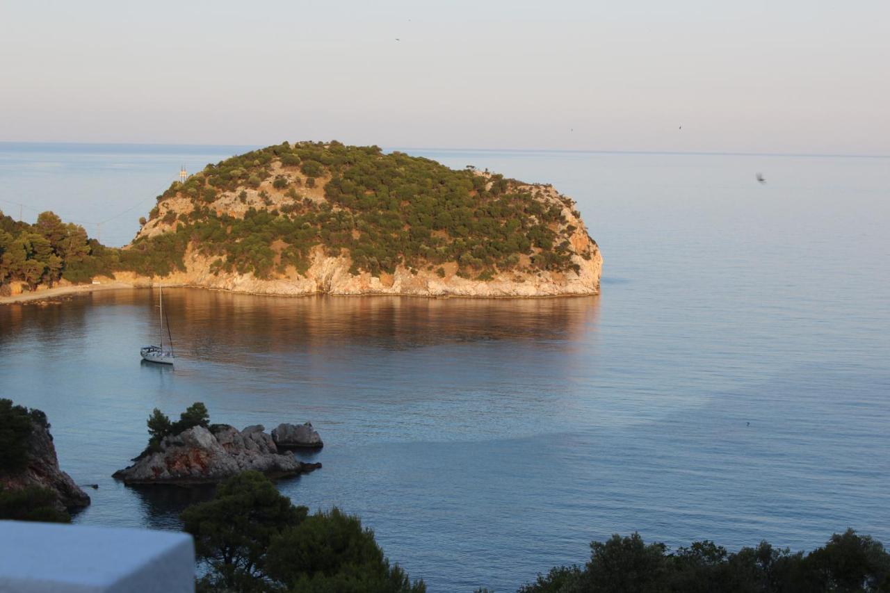 Mando Beachfront Guest house 3*