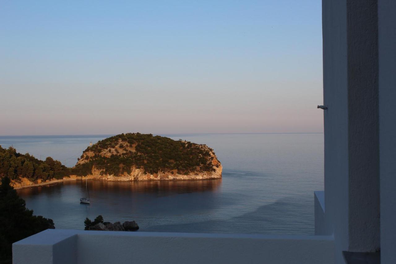 Mando Beachfront Guest house 3*
