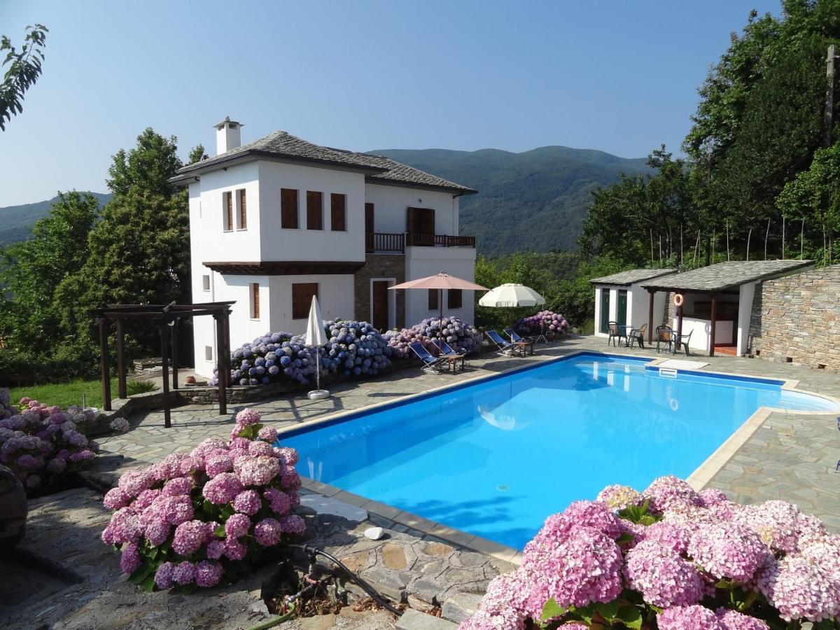 Vrionis Hotel
