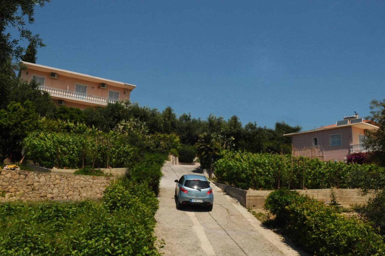 Apostolos & Eleni Family * Perama (Corfu)